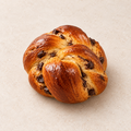 Tsoureki mit Schokoladenfüllung